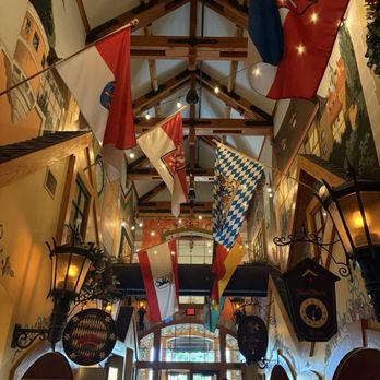 Gustav's - Ceiling in the main lobby - Pubs Near Me - Vancouver, Washington