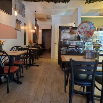 Manjares - Interior - Colombian Near Me - Brandon, Florida