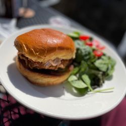 Jones Farm & Country Store - Fried chicken sandwich