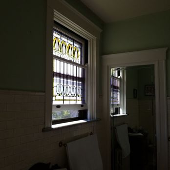 The Clifton House - Bathroom of Tuxedo Room. - Hotels Near Me - Cincinnati, Ohio