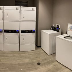 Residence Inn Los Angeles LAX/Manhattan Beach - Laundry room