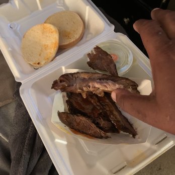 Tops Bar-B-Q - ows a hand grabbing a sandwich from a styrofoam container - Barbeque Near Me - Southaven, Mississippi Tops Bar-B-Q - ows a hand grabbing a sandwich from a styrofoam container - Barbeque Near Me - Southaven, Mississippi