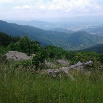 Skyline Drive - View of the valley. - Parks Near Me - Front Royal, Virginia