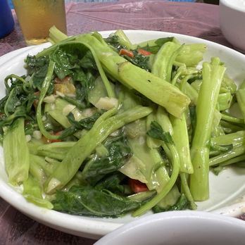 愛文生 - Chef stir fried water spinach - Hong Kong Style Cafe Near Me - Hong Kong, HK