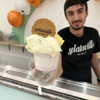 Gelatoville - Medium cup - Gelato Near Me - New York, New York