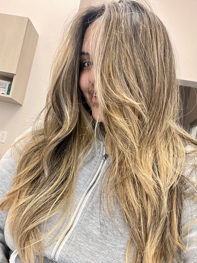 Lake House Hair  Logo