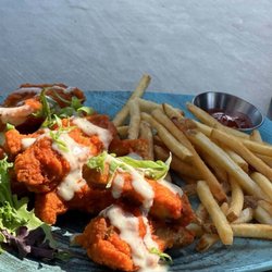 The Social Bar & Lounge - Wings