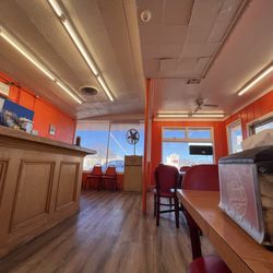 Krispy's Fried Chicken & Seafood - Inside again