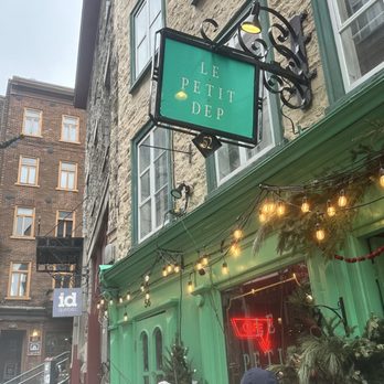 Le Petit Dep - Outside - Coffee & Tea Near Me - Quebec City, Quebec Le Petit Dep - Outside - Coffee & Tea Near Me - Quebec City, Quebec