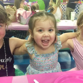 iTrampoline - Girls being fabulous! - Trampoline Parks Near Me - Waipahu, Hawaii iTrampoline - Girls being fabulous! - Trampoline Parks Near Me - Waipahu, Hawaii