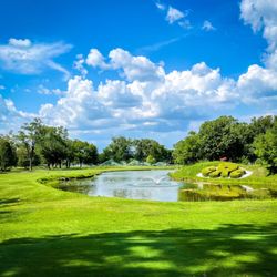 Ravisloe Country Club - View from 7th tee. Water isn't really in play.
