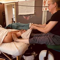 Relaxation Therapy - Ashi-Atsu barefoot