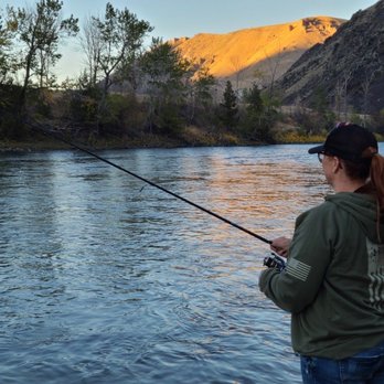 Greyhouse Inn Bed & Breakfast - Super close to the cabin - Hotels Near Me - Salmon, Idaho