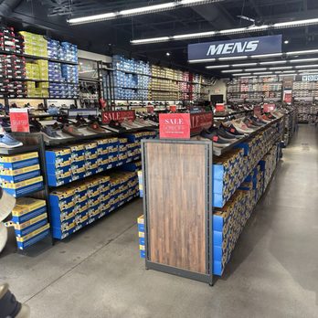 SKECHERS Factory Outlet - Shoe Stores Near Me - Cabazon, California
