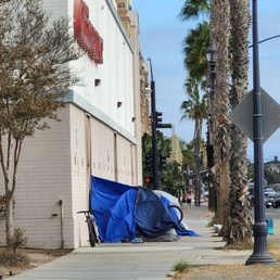 Exterior outside entrance of Office Depot - Outside the building where they use drugs and alcohol. Watch out for used syringes. Sidewalk smells like urine. Very pungent odor - San Diego, California Exterior outside entrance of Office Depot - Outside the building where they use drugs and alcohol. Watch out for used syringes. Sidewalk smells like urine. Very pungent odor - San Diego, California