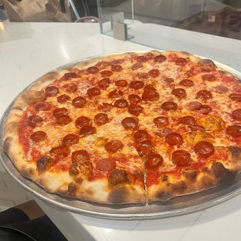 Pizza Bar Miami Beach - Pepperoni pizza - Pizza Near Me - Miami Beach, Florida