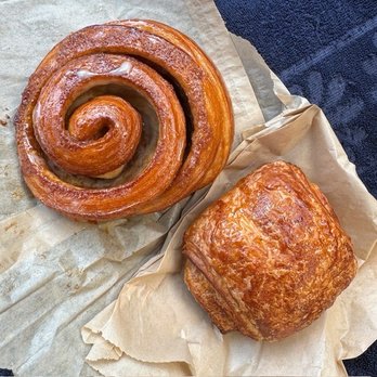 Petitgrain Boulangerie - Cinnamon roll + pain au chocolat - Bakeries Near Me - Santa Monica, California Petitgrain Boulangerie - Cinnamon roll + pain au chocolat - Bakeries Near Me - Santa Monica, California