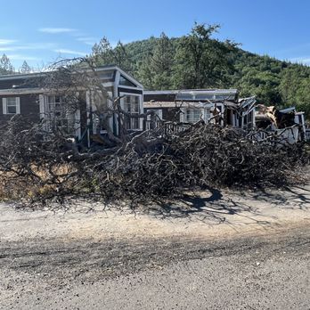 Yosemite Ridge Resort - Damage to property that hasn't been cleaned up. - Resorts Near Me - Groveland, California Yosemite Ridge Resort - Damage to property that hasn't been cleaned up. - Resorts Near Me - Groveland, California