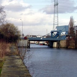 Klappbrücke über den östlichen Bahnhofskanal
