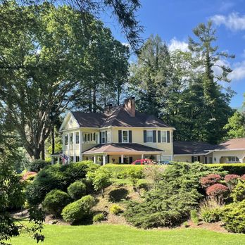 THE YELLOW HOUSE ON PLOTT CREEK ROAD - Updated December 2025 - 148