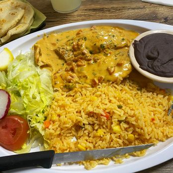 El Cuscatleco restaurant - Pachuga de crema - Salvadoran Near Me - Bakersfield, California El Cuscatleco restaurant - Pachuga de crema - Salvadoran Near Me - Bakersfield, California