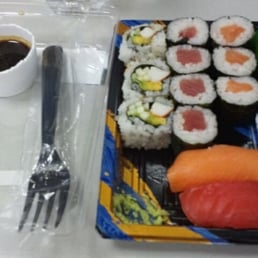 Publix-Meteor Special Sushi (sorry I started eating. My stomach beat my yelp tendencies) Publix-Meteor Special Sushi (sorry I started eating. My stomach beat my yelp tendencies)