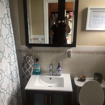 Anna's Cleaning Service - Anesha did wonders in my bathroom- the walls are literally sparkling - Home Cleaning Near Me