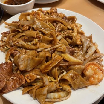 Dumpling Inn - Deluxe Chow Mein - Chinese Near Me - San Diego, California Dumpling Inn - Deluxe Chow Mein - Chinese Near Me - San Diego, California