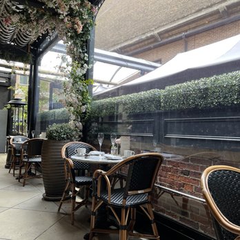 Dalloway Terrace - These 6 seats are reserved for tea time. - Cocktail Bars Near Me - London, XGL