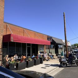The Hen & Egg - Entrance with outdoor sitting.