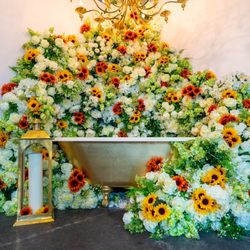 The Snap House - Gold tub overflowing with flowers