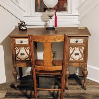 The Victorian on Main - Desk in the Squirrel's Nest - Bed & Breakfast Near Me - Fairfield, Illinois The Victorian on Main - Desk in the Squirrel's Nest - Bed & Breakfast Near Me - Fairfield, Illinois