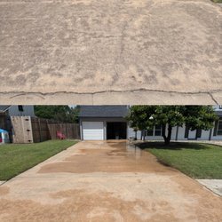 Signature Pressure Washing - Before and after of a driveway pressure wash