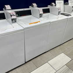 Vineyard Coin Laundry/ Lavanderia