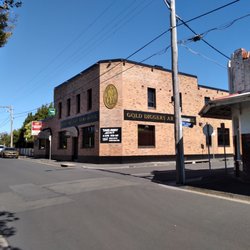 Gold Diggers Arms - Outside