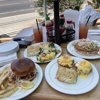Kihei Caffe - Before the umbrella fell over and platter the table with food and glass pieces - Hawaiian Near Me - Kihei, Hawaii