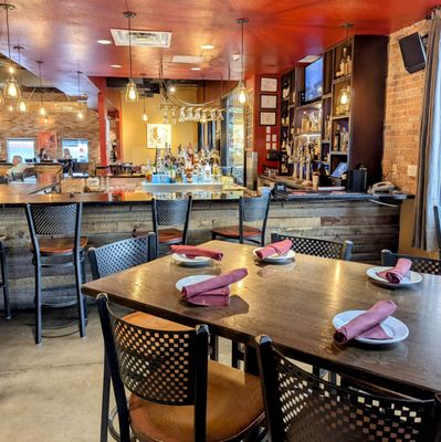 Farina Alto Pizzeria & Wine Bar by null