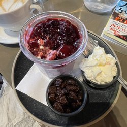 Ósta Cafe And Wine Bar - Soaked oats with whiskey raisin and cinnamon berries