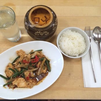 Land - Wok Basil with Chicken & Thai Iced tea (after 5pm) - Thai Near Me - New York, New York