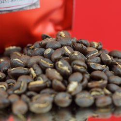 Lübecker Speicher-Rösterei - Die dort tätigen Damen sind jetzt schon kleine Barista, geschult von der Kaffeeschule in Hannover.