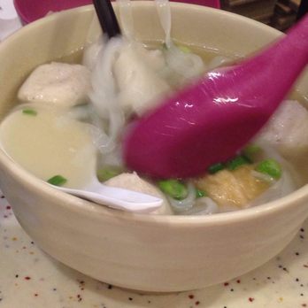 安利魚蛋粉麵 - Fishball soup with flat noodles - Cantonese Near Me - Hong Kong, HK