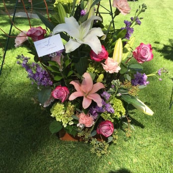 Flower Mart - Flower arrangement by Mallory - Florists Near Me - Palm Desert, California Flower Mart - Flower arrangement by Mallory - Florists Near Me - Palm Desert, California