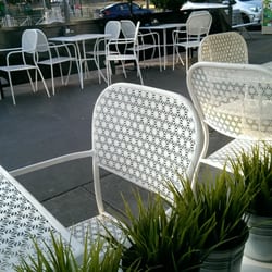 Cafe Aberdeen - View to the outdoor dining area
