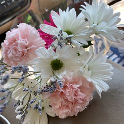 Wild Orchid Florist - Dinner hostess bouquet