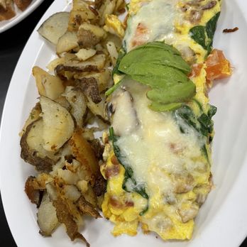 Chubby's Diner - Wild Daisy Omelet with country style potato - Diners Near Me - Manteca, California