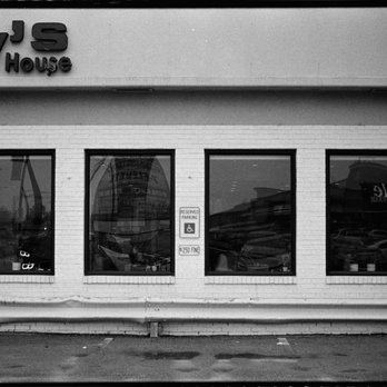 Elly's Pancake House - a black and white photo - Breakfast & Brunch Near Me - Chicago, Illinois Elly's Pancake House - a black and white photo - Breakfast & Brunch Near Me - Chicago, Illinois