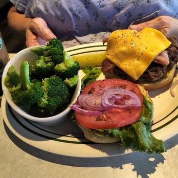 Kelly’s Tavern - Bacon cheeseburger with side of broccoli - American Near Me - Virginia Beach, Virginia Kelly’s Tavern - Bacon cheeseburger with side of broccoli - American Near Me - Virginia Beach, Virginia
