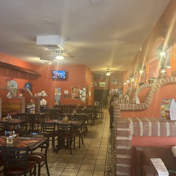 Chimi's Fresh-Mex - Left dining room - Mexican Near Me - Saint Louis, Missouri Chimi's Fresh-Mex - Left dining room - Mexican Near Me - Saint Louis, Missouri
