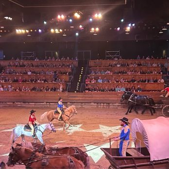 Dolly Parton's Stampede - Performing Arts Near Me - Pigeon Forge, Tennessee