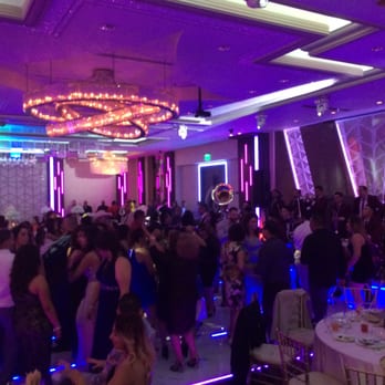 De Luxe Banquet Hall - Non stop dancing all night - Lounges Near Me - Burbank, California De Luxe Banquet Hall - Non stop dancing all night - Lounges Near Me - Burbank, California